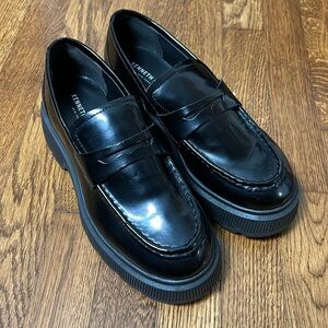 Kenneth Cole NY Women's Marge Lug Sole Loafers in Black Size 8(more like 8.5)